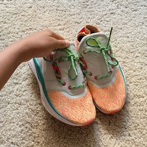 size 4 pumas !! very comfy fit like a sock